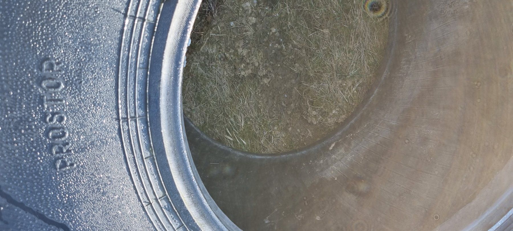 Sabbiera per bambini: Grosser Pneu für Sandkasten oder Blumen – Usato da Grossdietwil venduto da GNOM313 1