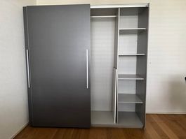Grosser Schiebetürenschrank Anthrazit / Grau