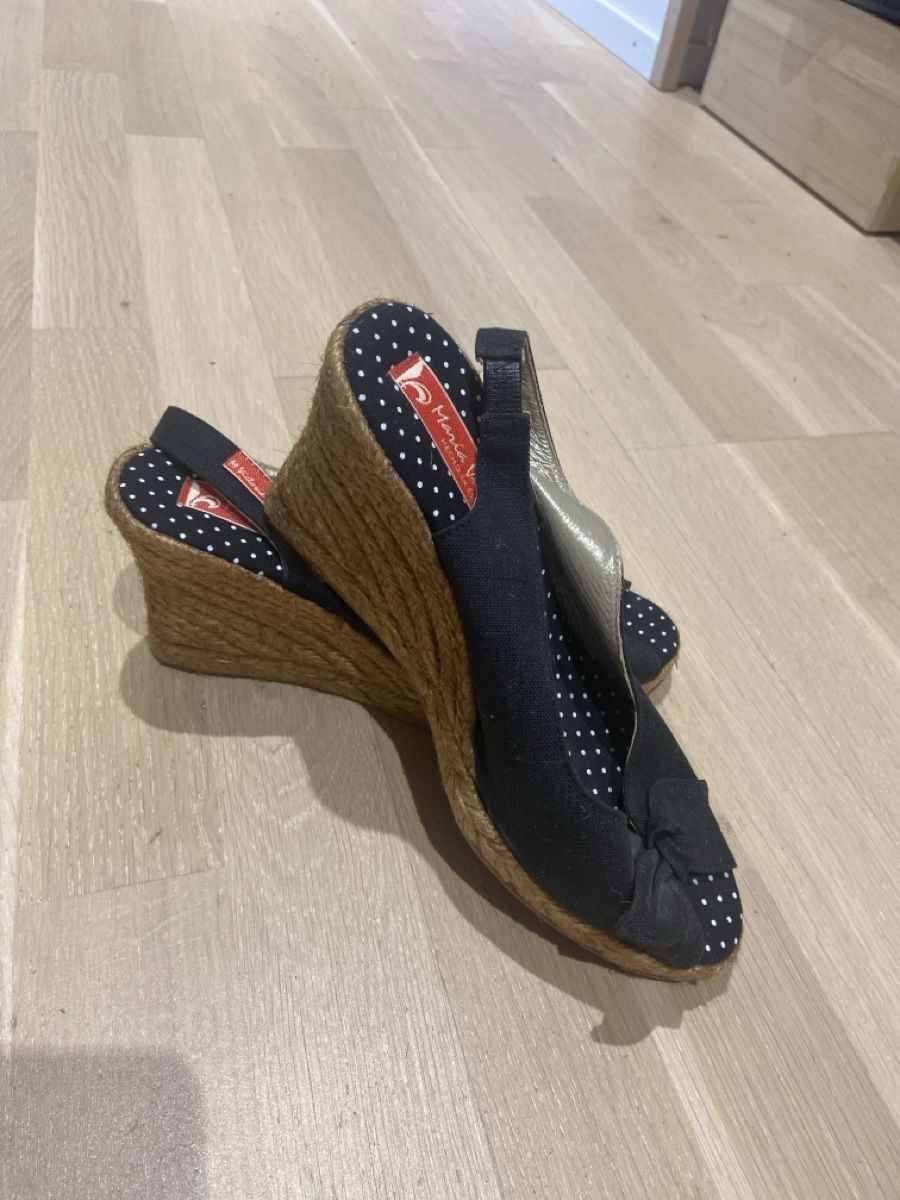Chaussures femmes: Keilabsatz Sandalen schwarz – Neuf (Voir description) à Zürich par mar_v57y