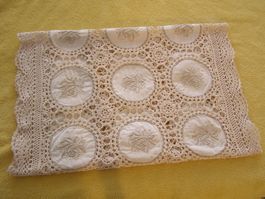 Länglichtes Tischset für Kommode 39 x 104 cm mit Rondellen