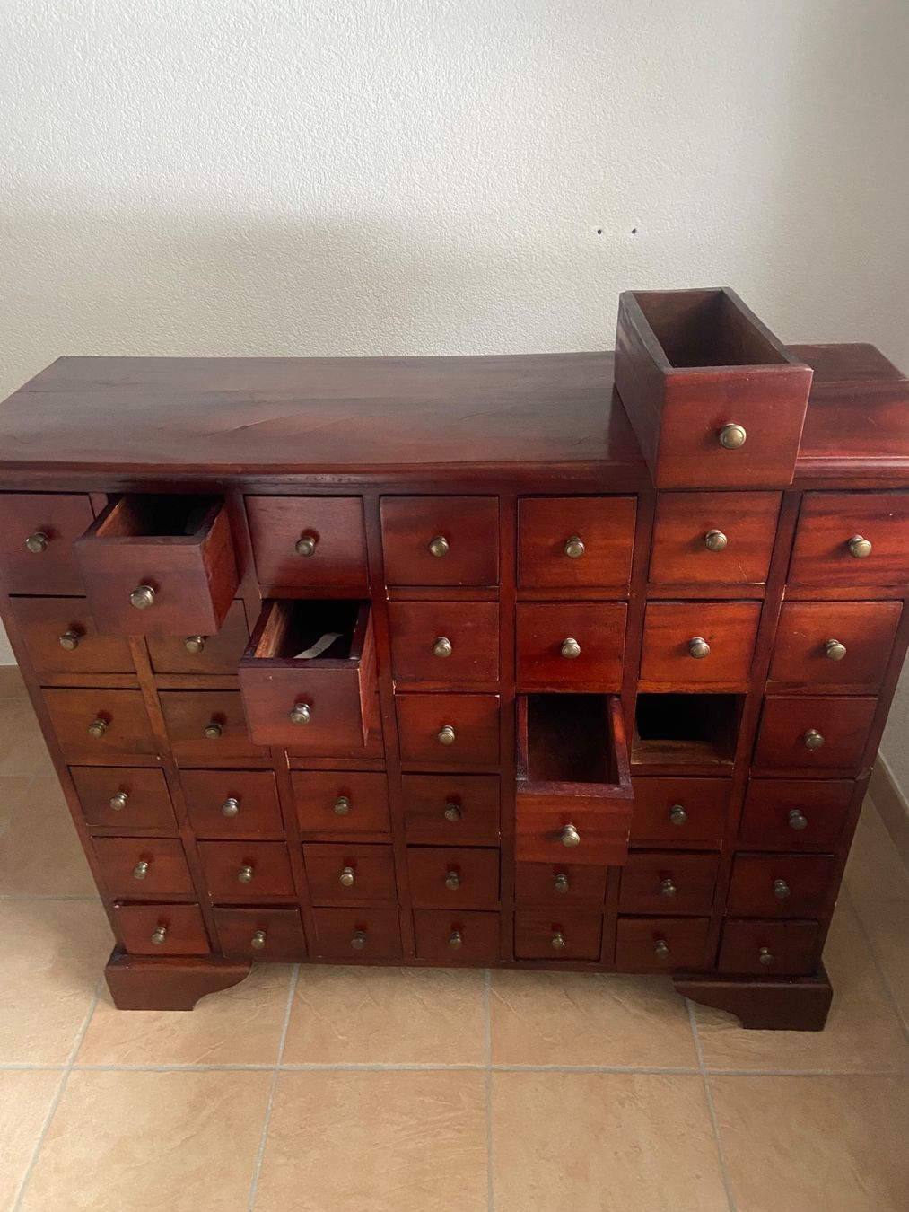 Cassettiere: MEUBLE ORIENTAL A TIROIRS – Usato da Morgins venduto da lio_fgf5 2