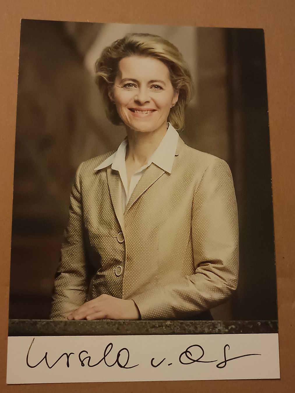 Autografi: Ursula von der Leyen - handsigniert – Usato da Menziken venduto da Artographs