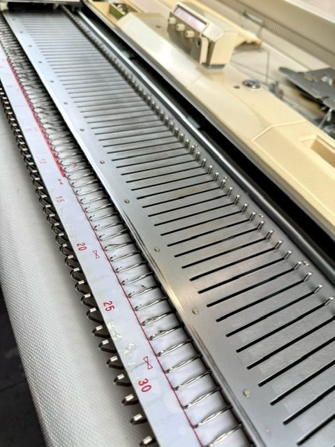 Brother Macchine da cucire: Strickmaschine Brother KH-260 Grobstricker 9mm – Usato da Plons venduto da Zimpfer 4