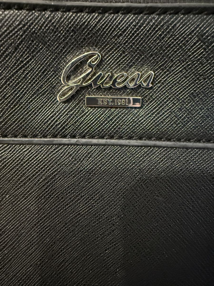 Guess Sonstige Kleidung & Accessoires: Sac Guess noir à fleurs argenté – Gebraucht aus MASSONGEX von Luluone 1