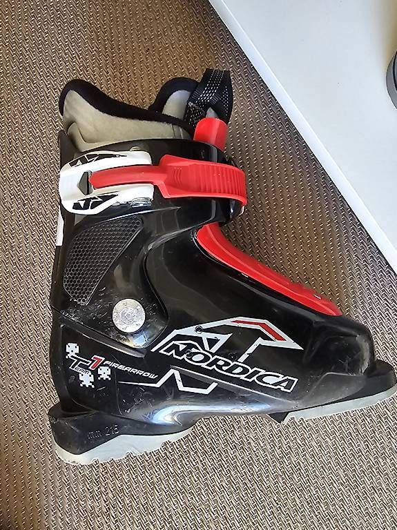 Scarpe per ragazzi: Skischuhe 160-175 – Usato da Hauenstein venduto da Desey 1