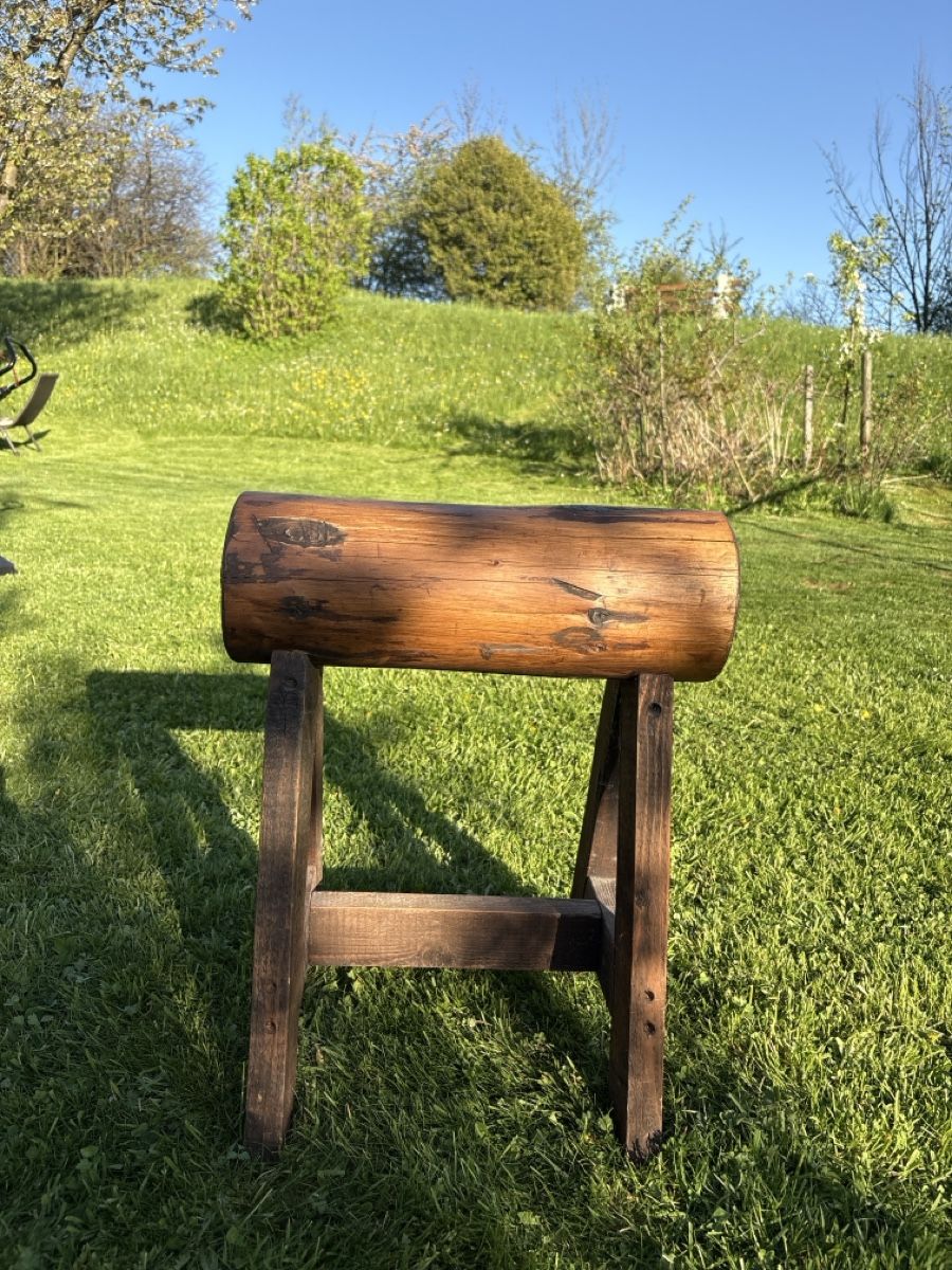 Articoli in legno: Rustikaler Holz-Sattelbock – Usato da Gonten venduto da Schneemaus
