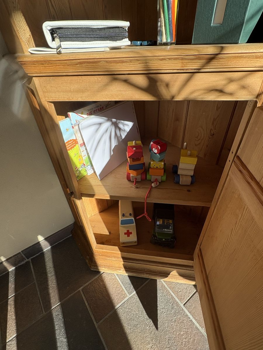 Büffets: Wunderschönes Eckmöbel Holz – Gebraucht aus Herisau von Kathrin_28 2