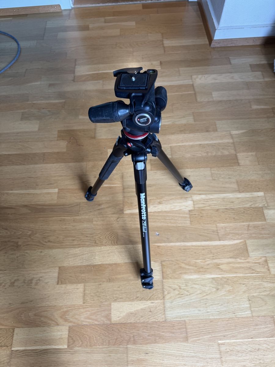 Manfrotto Trépieds & Accessoires: Manfrotto 290 Dual Kit 3 Way Head – D'occasion à Zürich par jcortis 1
