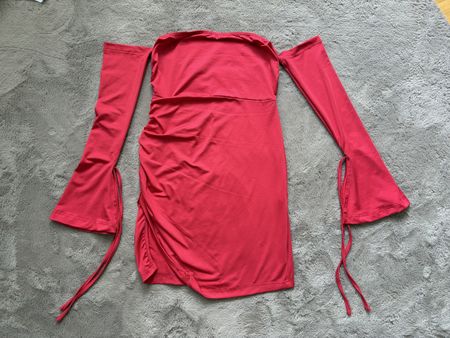Kleid mit langen Ärmeln rot Grösse S/M