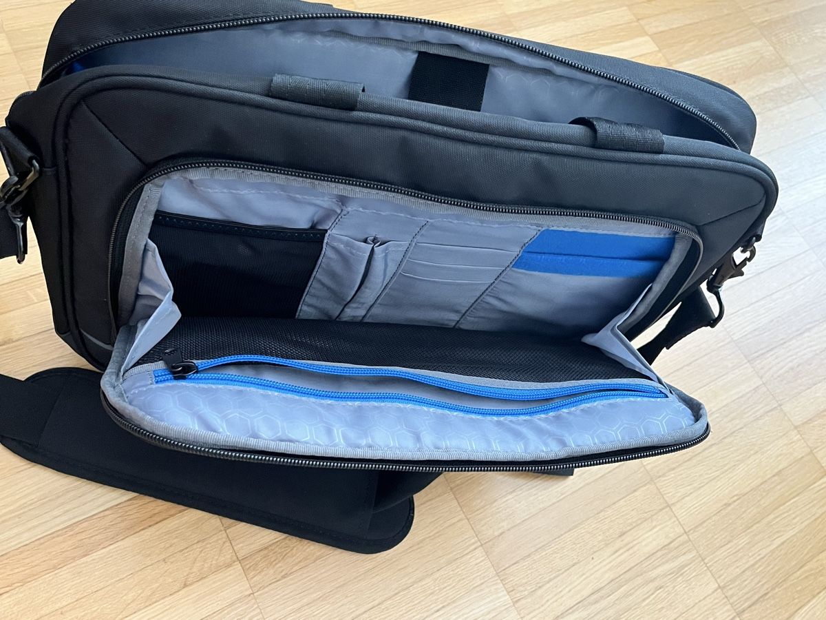 Dell Sacs: Dell Laptop Tasche – Neuf (Voir description) à Luzern par K.Reka 4