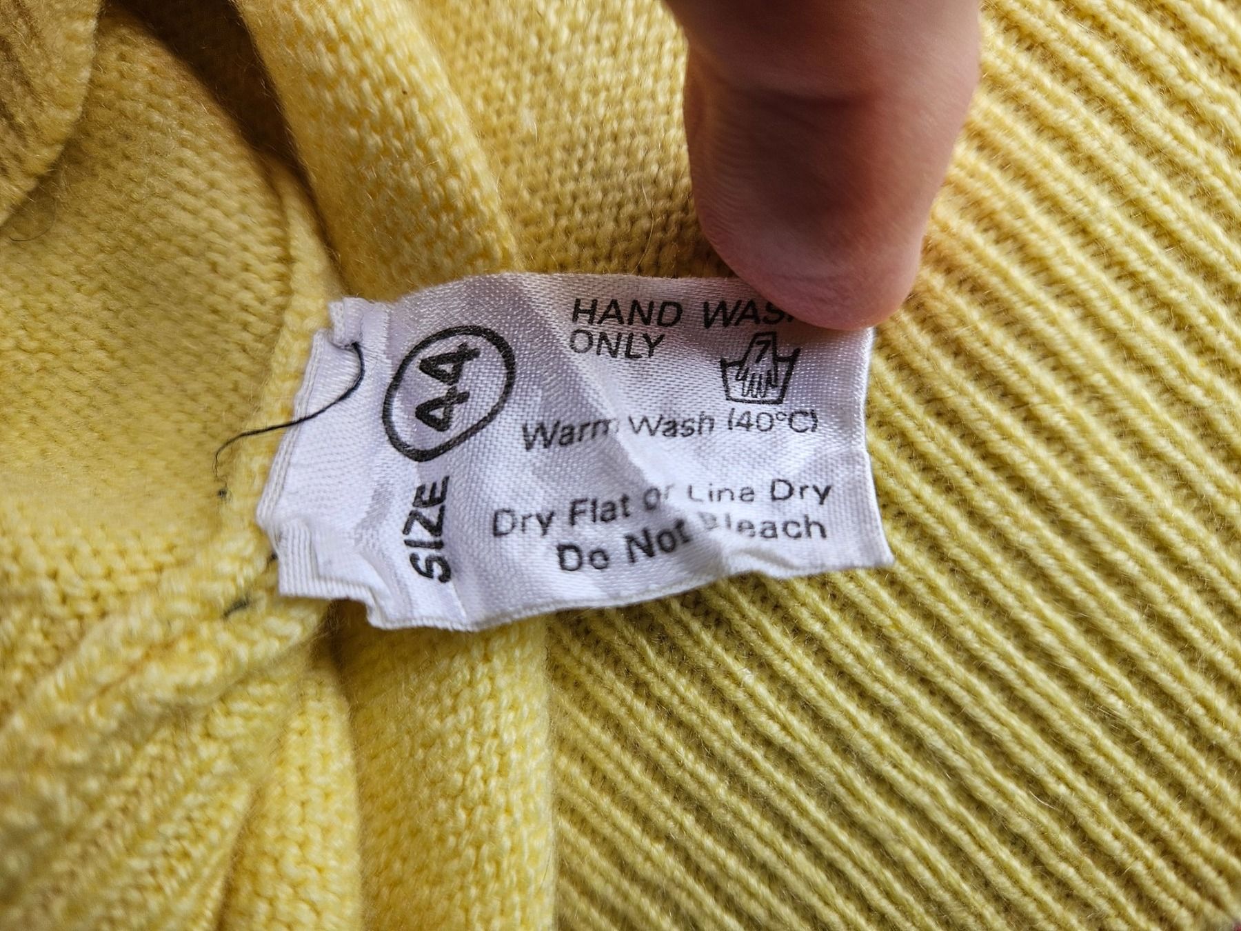 Giacche: Kaschmir Herrenstrickjacke von André Basel Grösse 44 – Usato da Basel venduto da brightliving 4