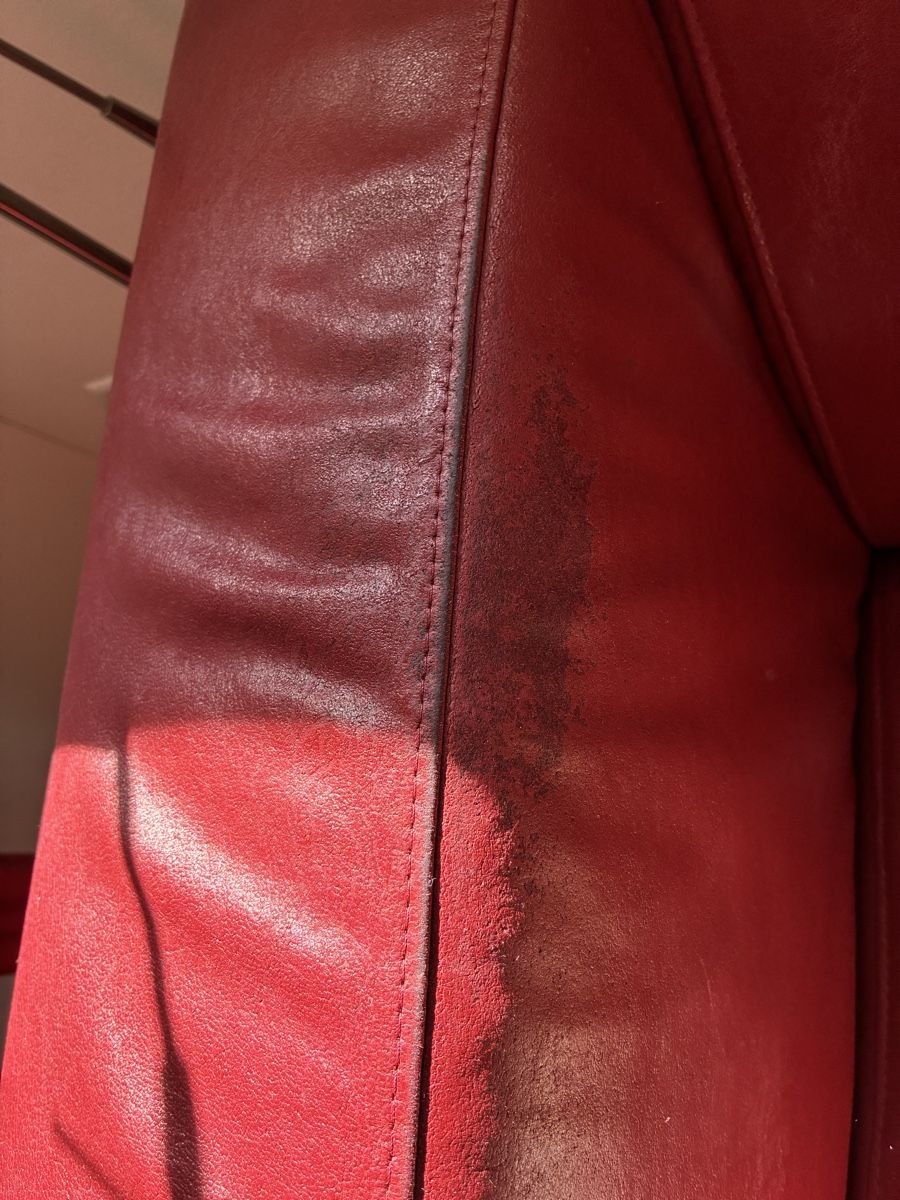 Divani: Rotes Kunstledersofa – Usato da Langnau i. E. venduto da Noatheastronaut 1