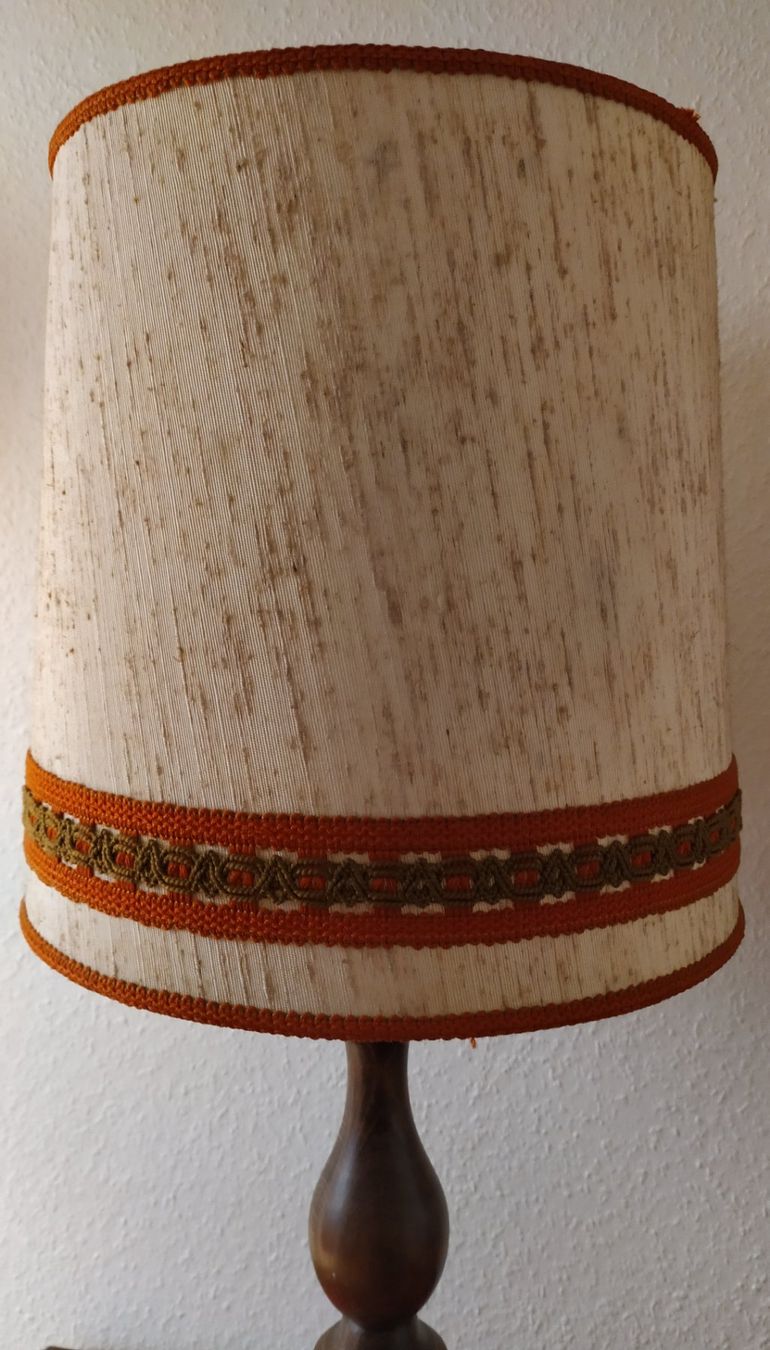 Lampade: ancienne lampe de table en bois – Usato da Chezard St-Martin venduto da Loucail 1