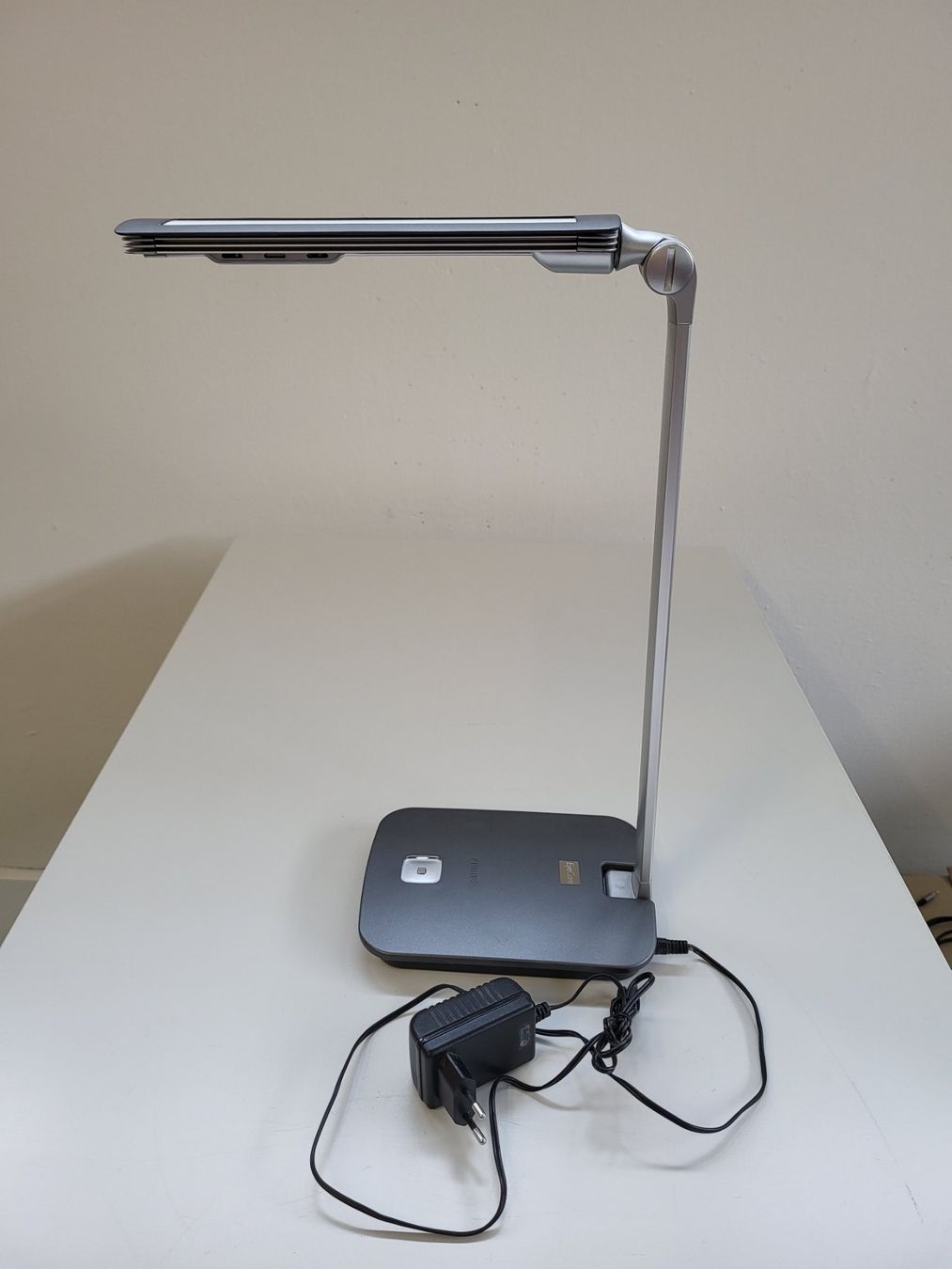 Philips Lampade: Philips EyeCare Blade Schreibtischleuchte LED – Usato da Brügg BE venduto da POU-BELLE 2