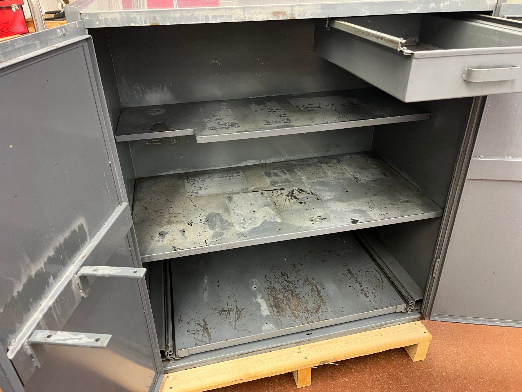 Armadi: Werkzeugschrank – Usato da Grenchen venduto da Doka_4582