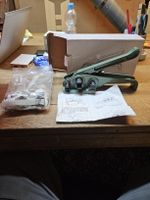 Verpackungsgurtspanner mit Spannwerkzeug und Zubehör (D1)