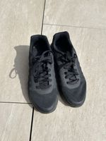 Baskets Nike Air Max 90. Taille 35.5. Noir. Bon état.