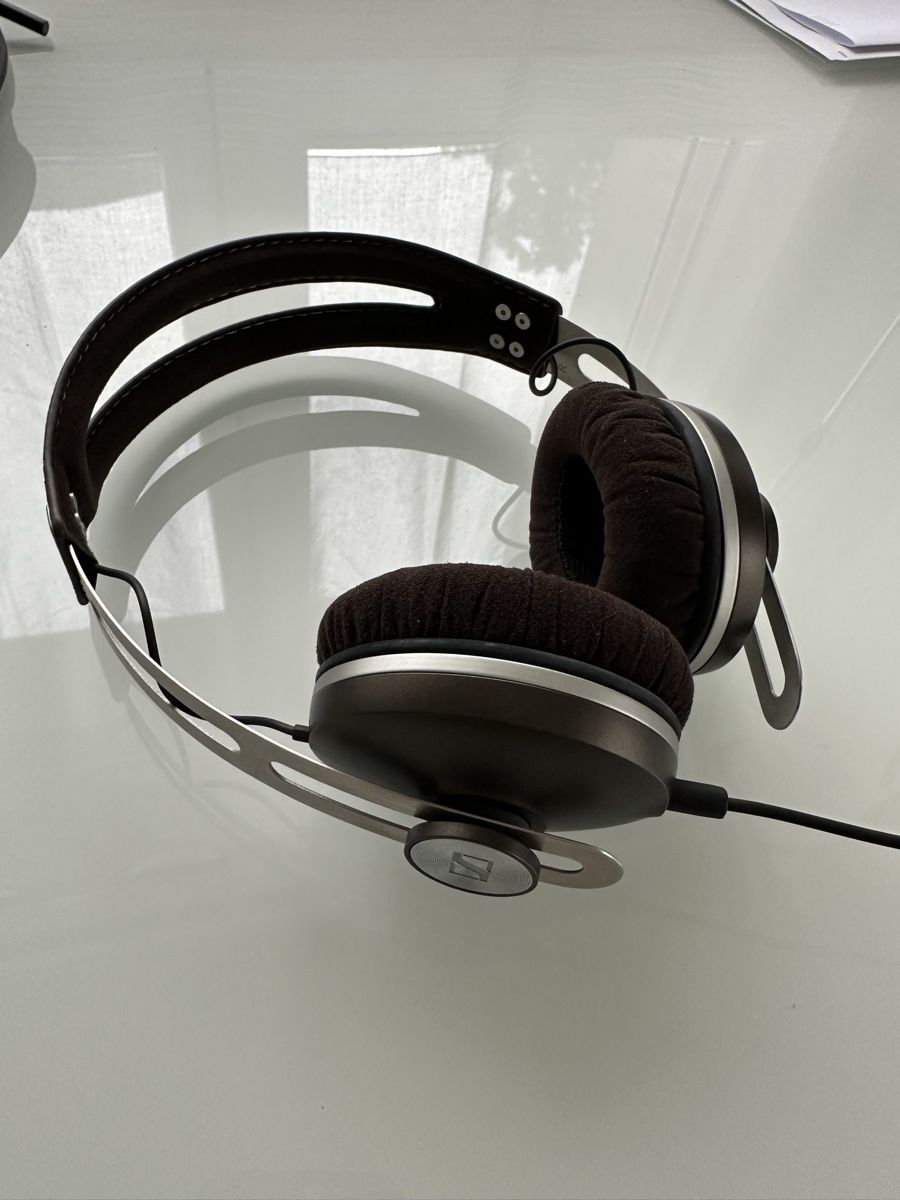 Sennheiser Cuffie: Sennheiser MOMENTUM On-Ear Kopfhörer – Usato da Bern venduto da Runnit