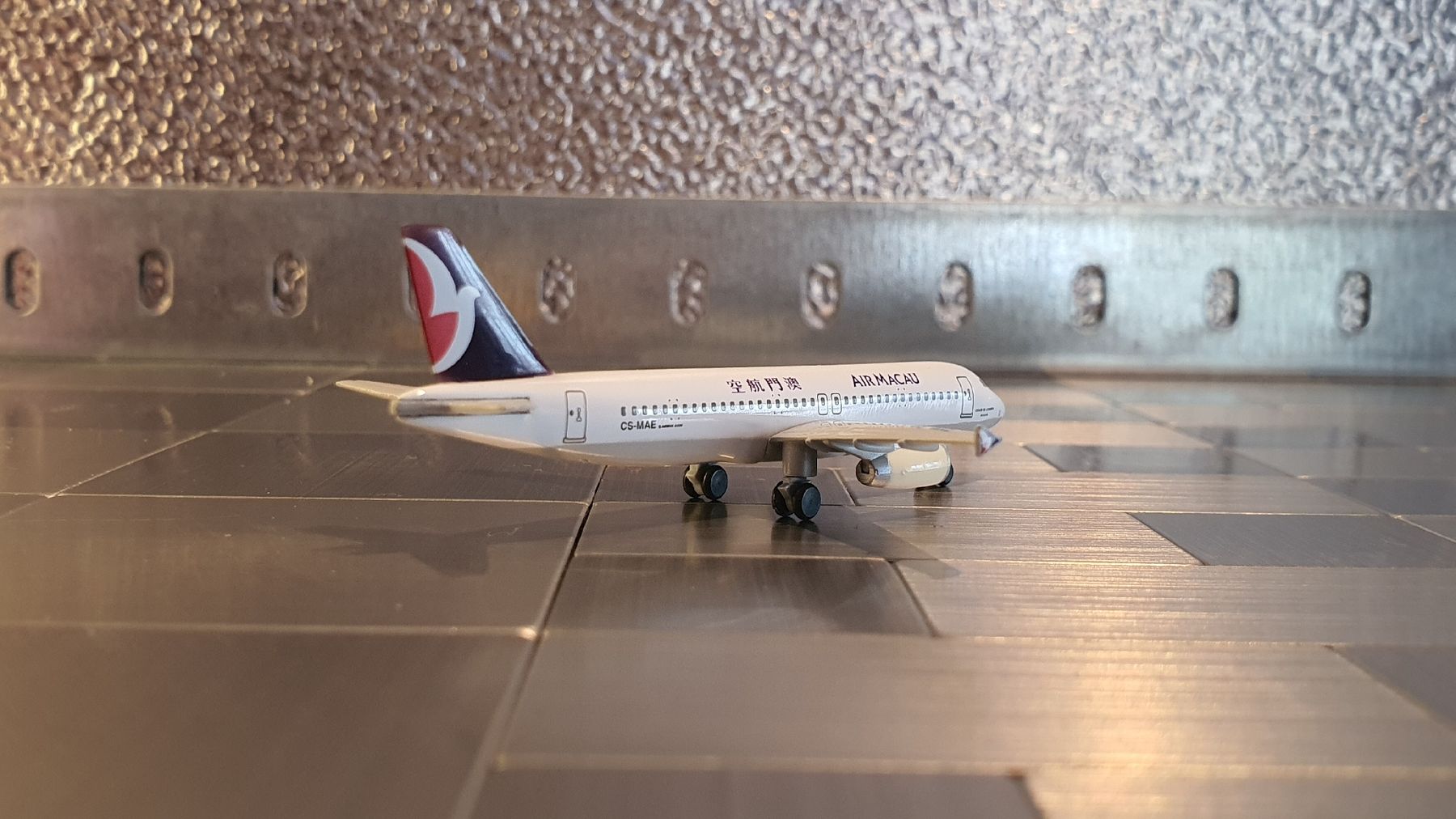 Kit di modellismo & Modellini statici: AIR MACAU A320-232 CS-MAE CIDADE DE COIMBRA  – Usato da Männedorf venduto da Modellbau-wyss 1