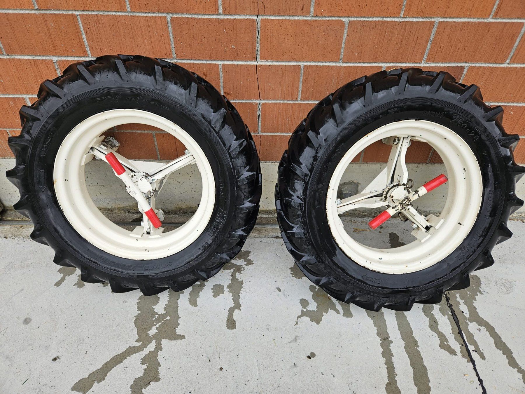 Pneus & Roues: Doppelräder Müller – D'occasion à Flühli LU par FBU03