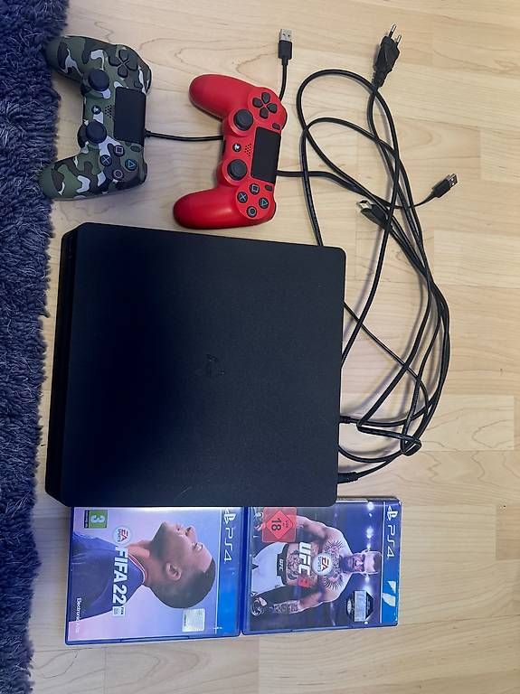 Consoles: PS4 inkl. 2 Controller  – D'occasion à Bern par fausti94