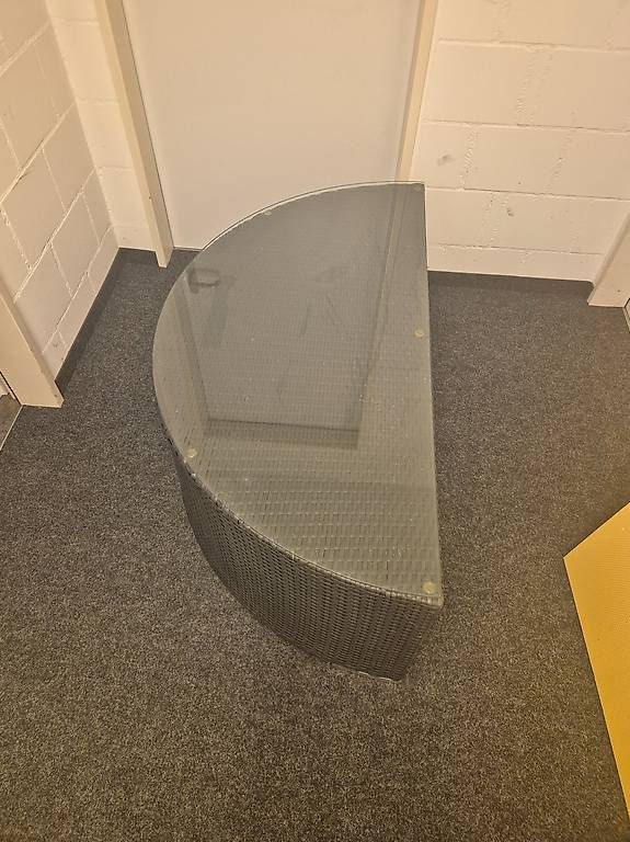 Tavoli: Loungetisch halbrund – Usato da Unterlunkhofen venduto da AG5621