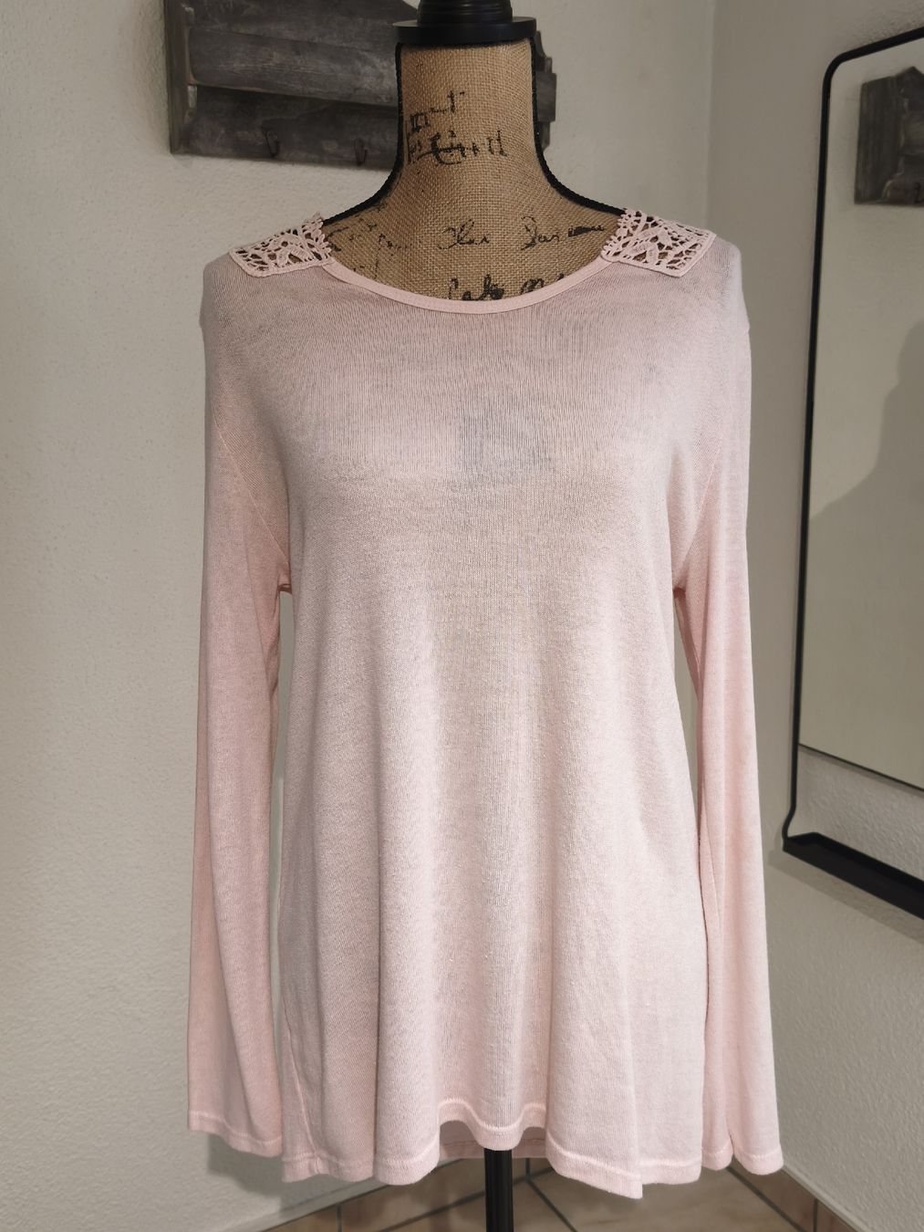 Maglioni & Felpe: Damen Pullover hellrosa Grösse L Spitze guter Zustand – Usato da Emmetten venduto da SecondhandSiska
