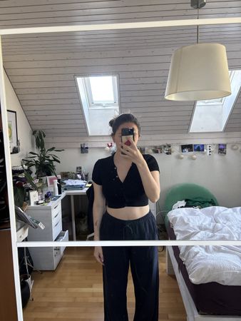 Schwarzes Strickoberteil mit Kragen - Top Zustand!