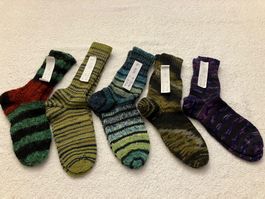 1 Paar neue handgestrickte Kindersocken Nr 32/33 zur Auswahl