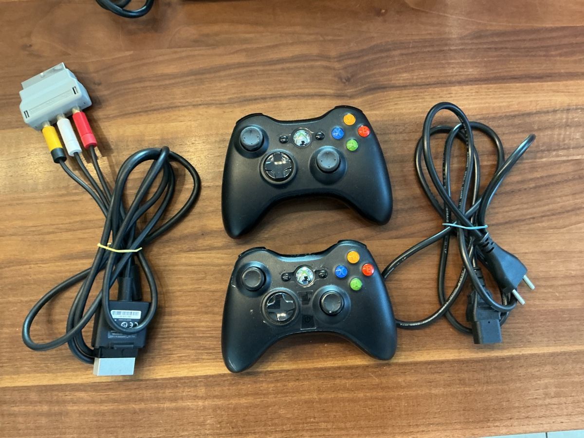 Giochi: Xbox 360 Konsole mit 2 Controller + Games, Top Zustand! – Usato da Neerach venduto da LaSchmetta7078 2