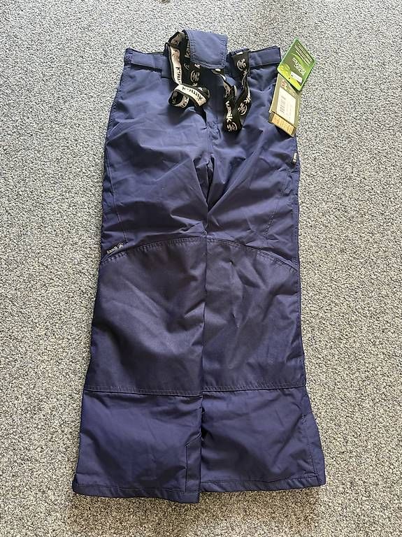 Pantaloni: Skihose Kamik Grösse 152 violett – Nuovo e nell'imballaggio originale da Veltheim AG venduto da Danilo79