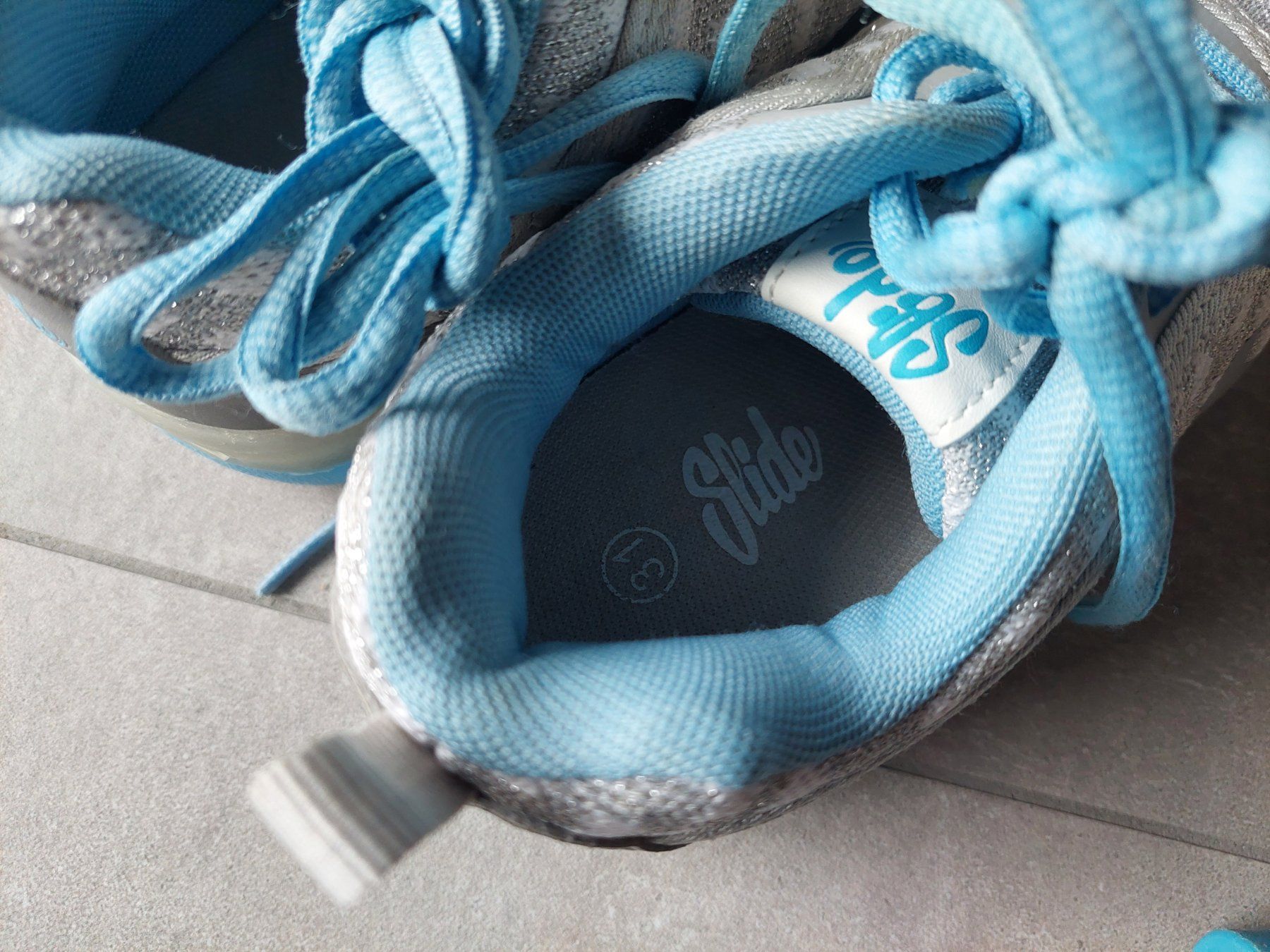 Schuhe für Mädchen: Schuhe / Rollschuhe von Slide Grösse 31 – Gebraucht aus Wiesendangen von troawus 5