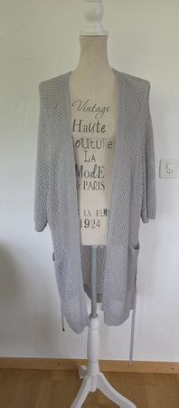 Langer neuwertiger Cardigan von "TONET" Gr. 38