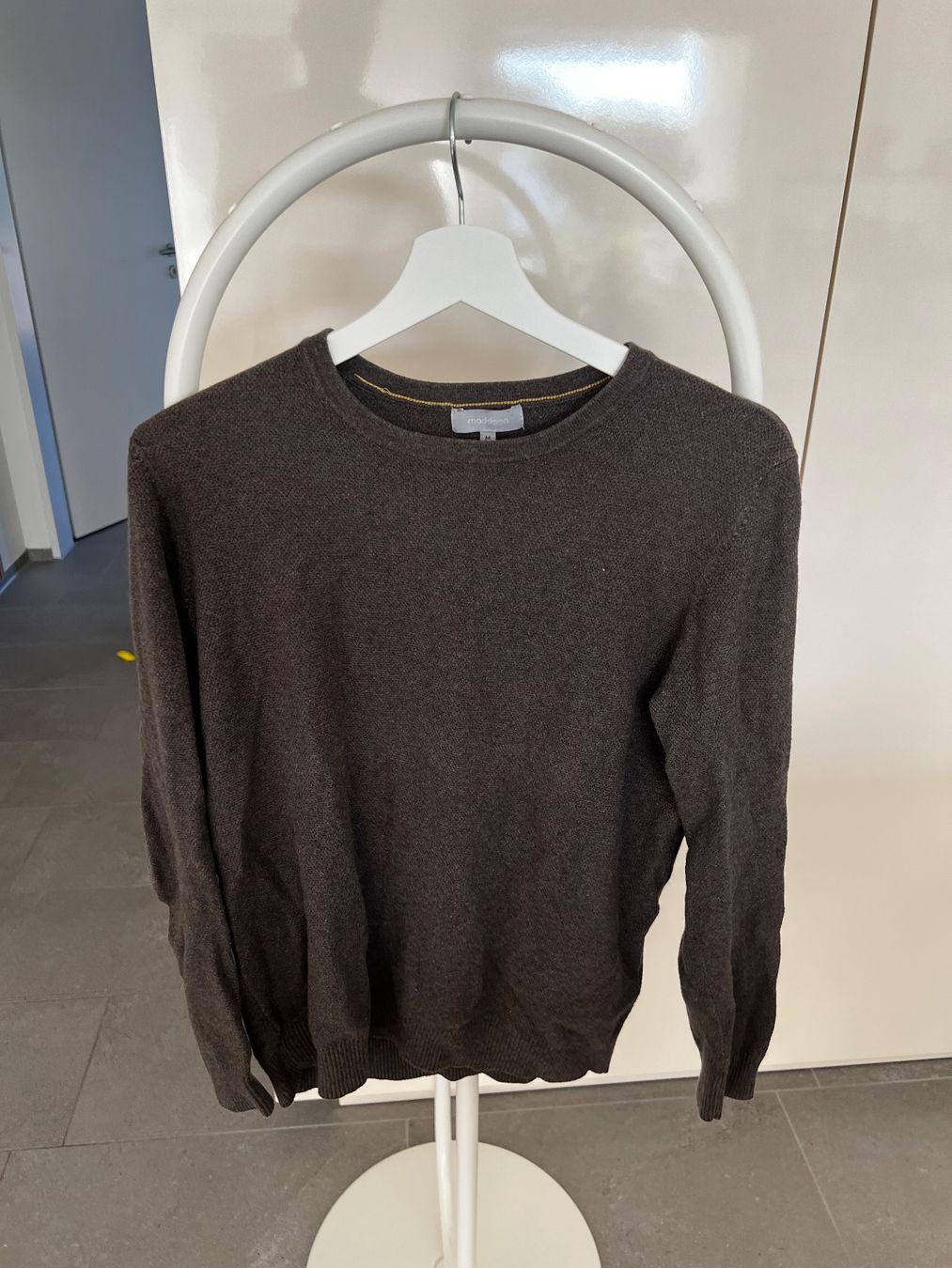 Maddison Pullover & Sweatshirts: Brauner Pullover von Maddison – Gebraucht aus Oberwil-Lieli von Jo-Ke