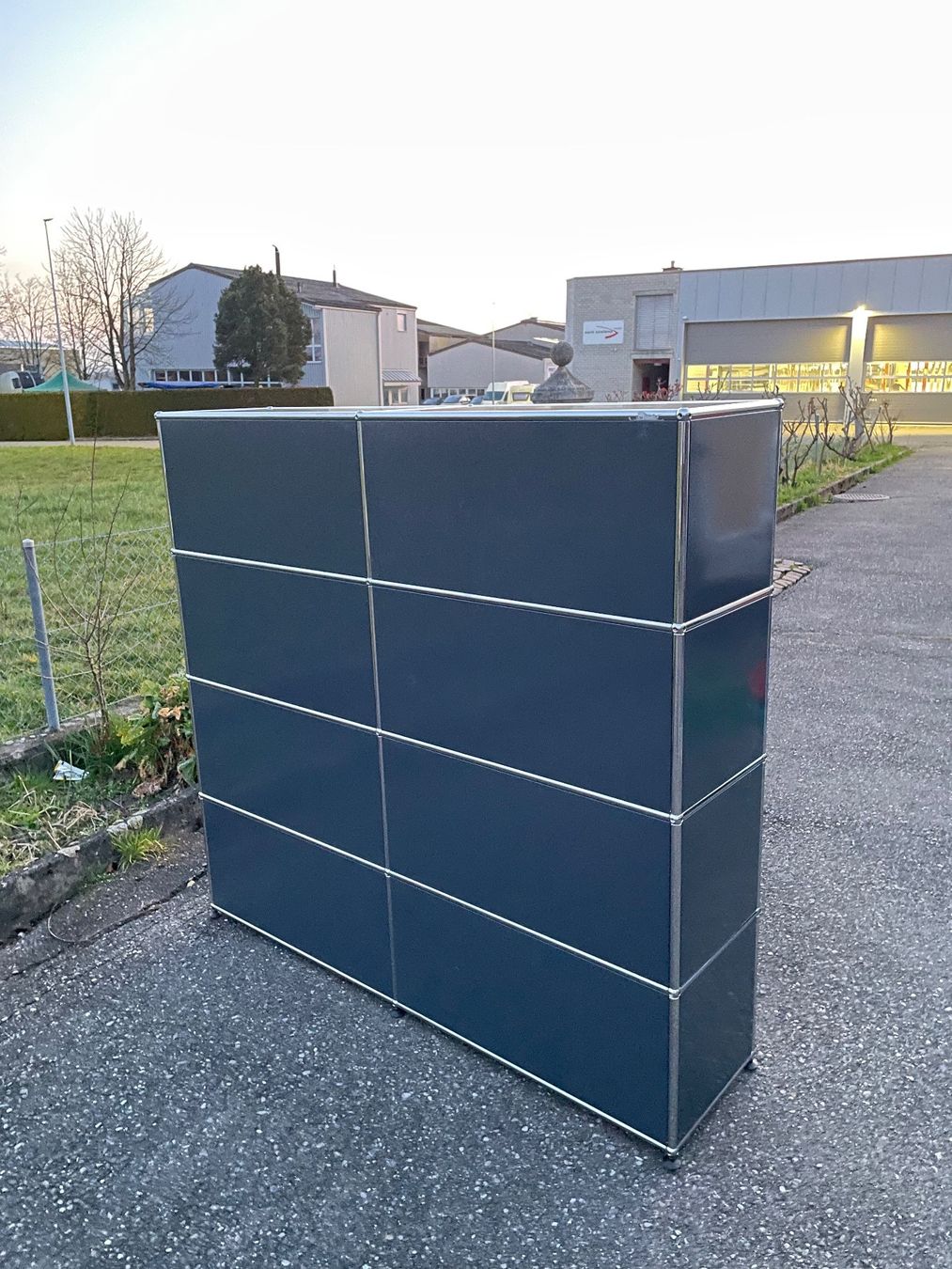 USM Scaffali: USM Sideboard 2x4 Anthrazitgrau, Lieferung&Umbau möglich – Usato da Grenchen venduto da Design-Outlet 2