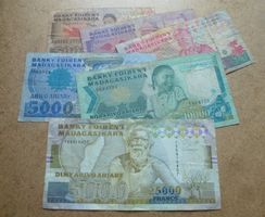 Lot ++ 6 alten Banknoten aus Madagaskar