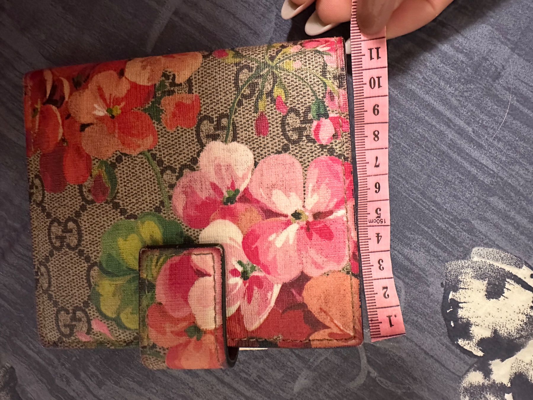 Gucci Portamonete: Gucci Portemonnaie mit Blumenmuster – Usato da Otelfingen venduto da Amanda.Z 8