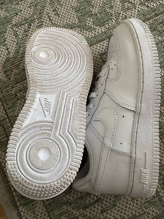 Schuhe für Jungen: Nike Air Force 1 Low Size 1.5 Y/Gr.33 – Gebraucht aus Ascona von chr_9r5g 2