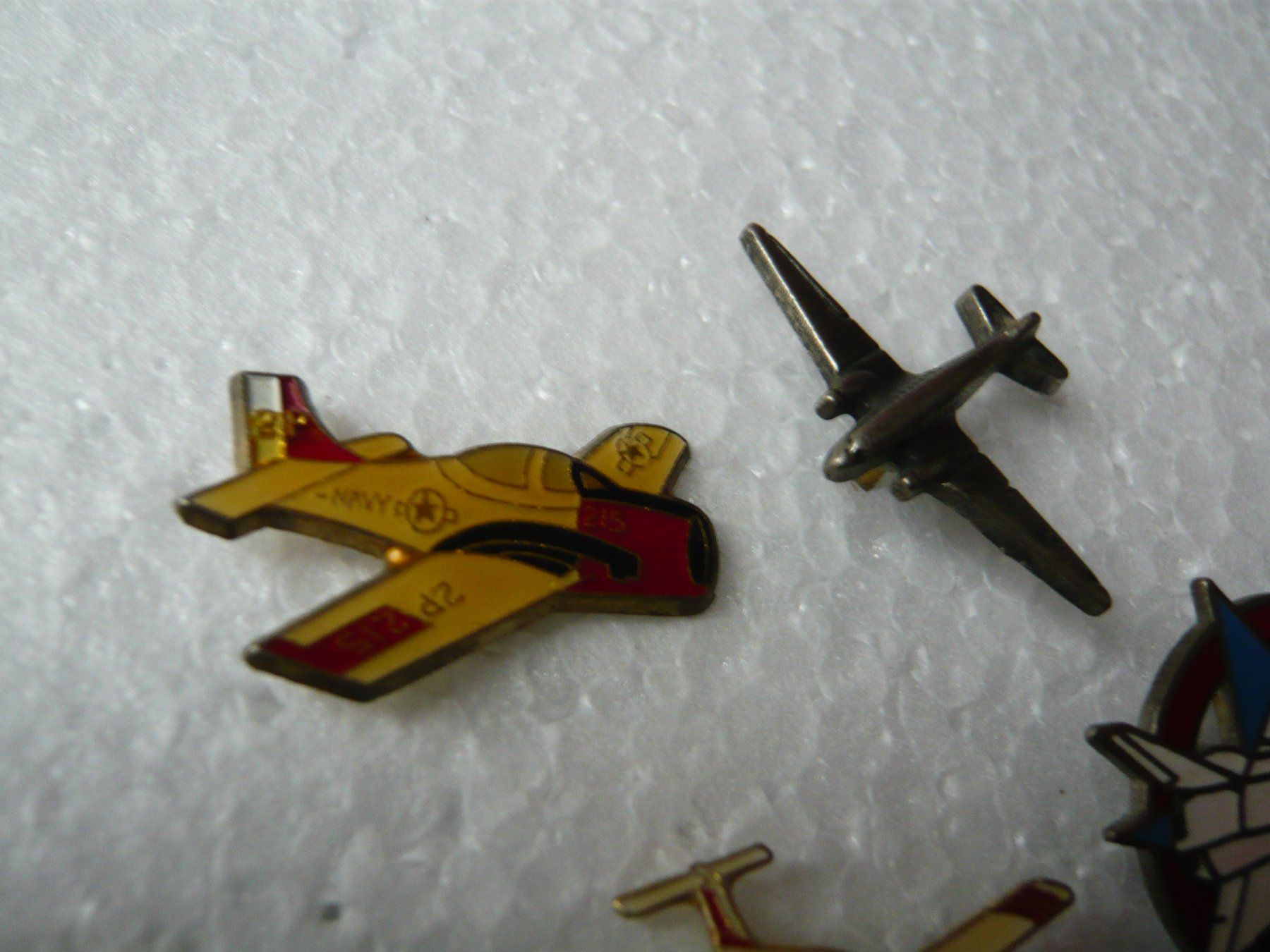 Plaketten & Abzeichen: PIN'S AVIATION – Neu (gemäss Beschreibung) aus Echallens von  1