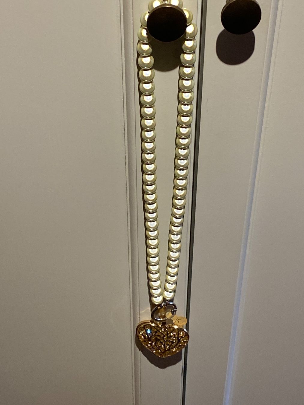 Catenine: PERLENKETTE ,HELLGELB MIT ANHÄNGER HERZEN – Nuovo e nell'imballaggio originale da Meienried venduto da ManuelaBoutique 1