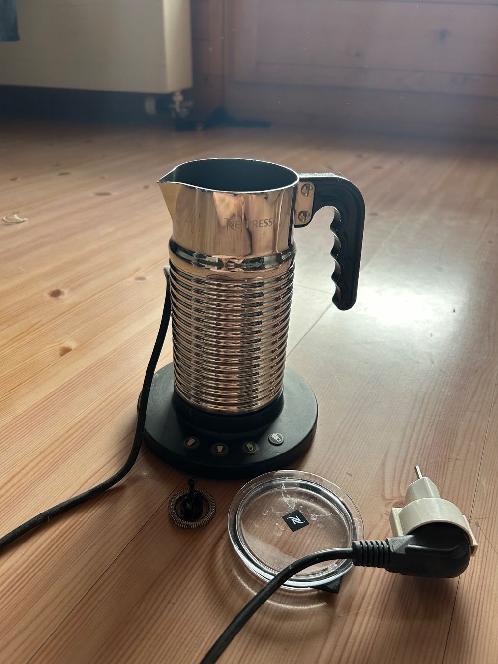 Appareils de cuisine: NESPRESSO Milchschäumer – D'occasion à Thun par yannie.m