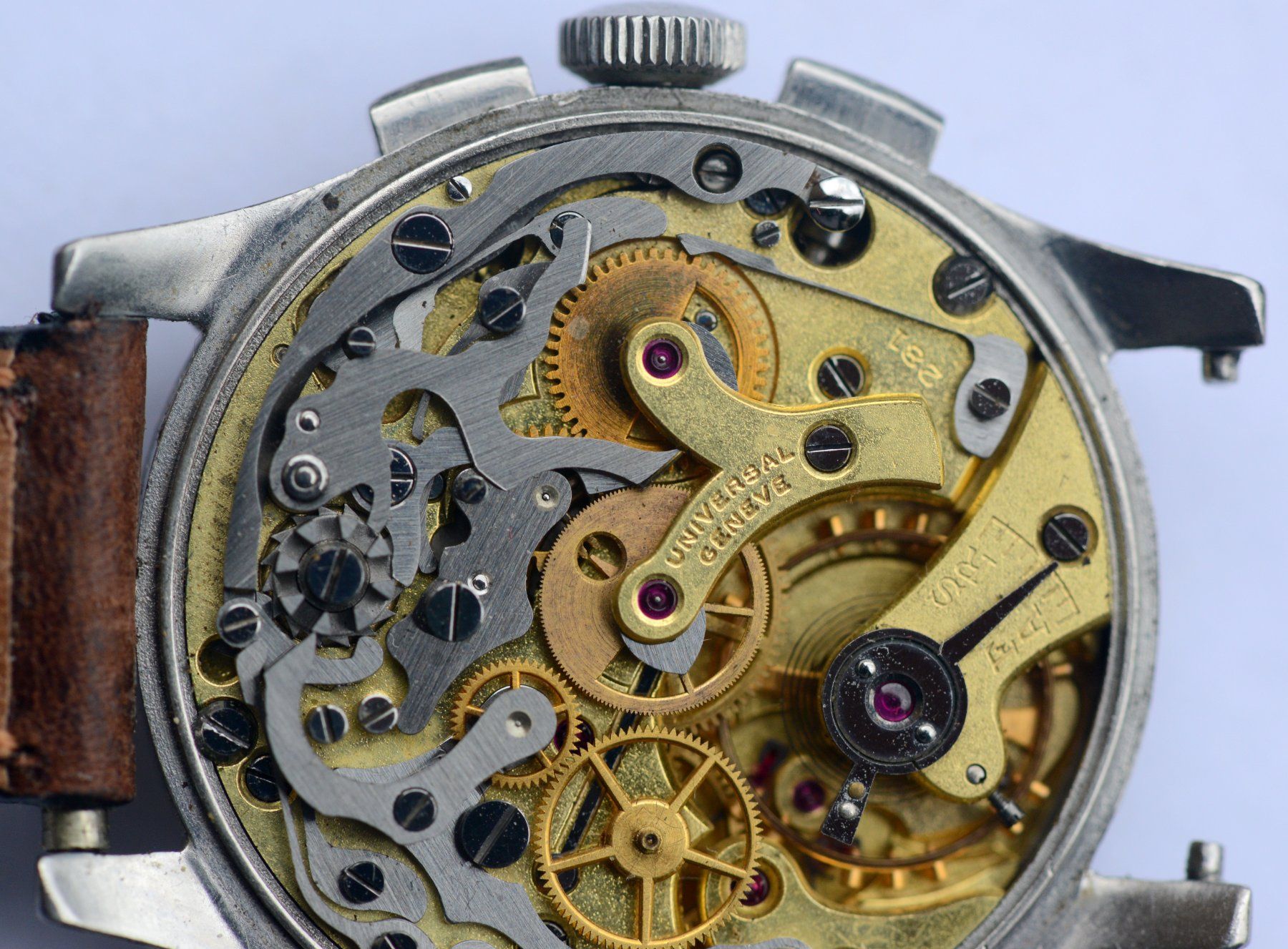 Universal Genève Uhren: Petit chrono "Compur" de la marque "Universal Genève" – Gebraucht aus Neuchâtel von  5