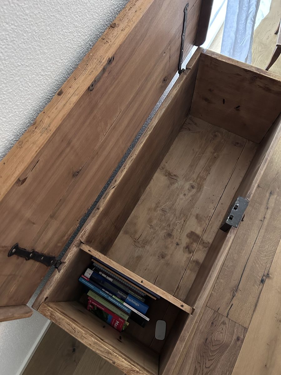 Cassapanche: Antike Holztruhe – Usato da Näfels venduto da carlaleuz 1