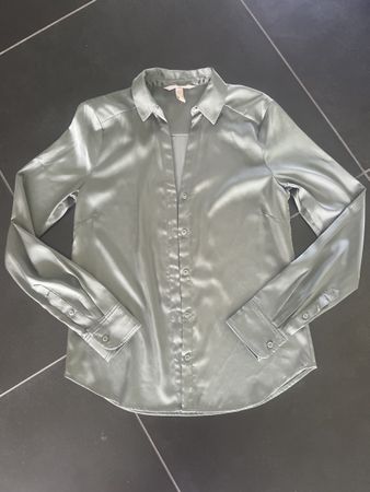 Figurbetonte Seidenbluse von H&M, Grösse 34, Olivgrün