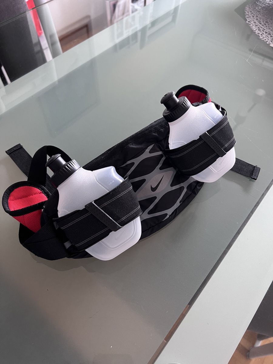 Nike Cinture: Trink Gurt mit 2 kleinen Flaschen – Nuovo (secondo la descrizione) da Volketswil venduto da Latinozh5