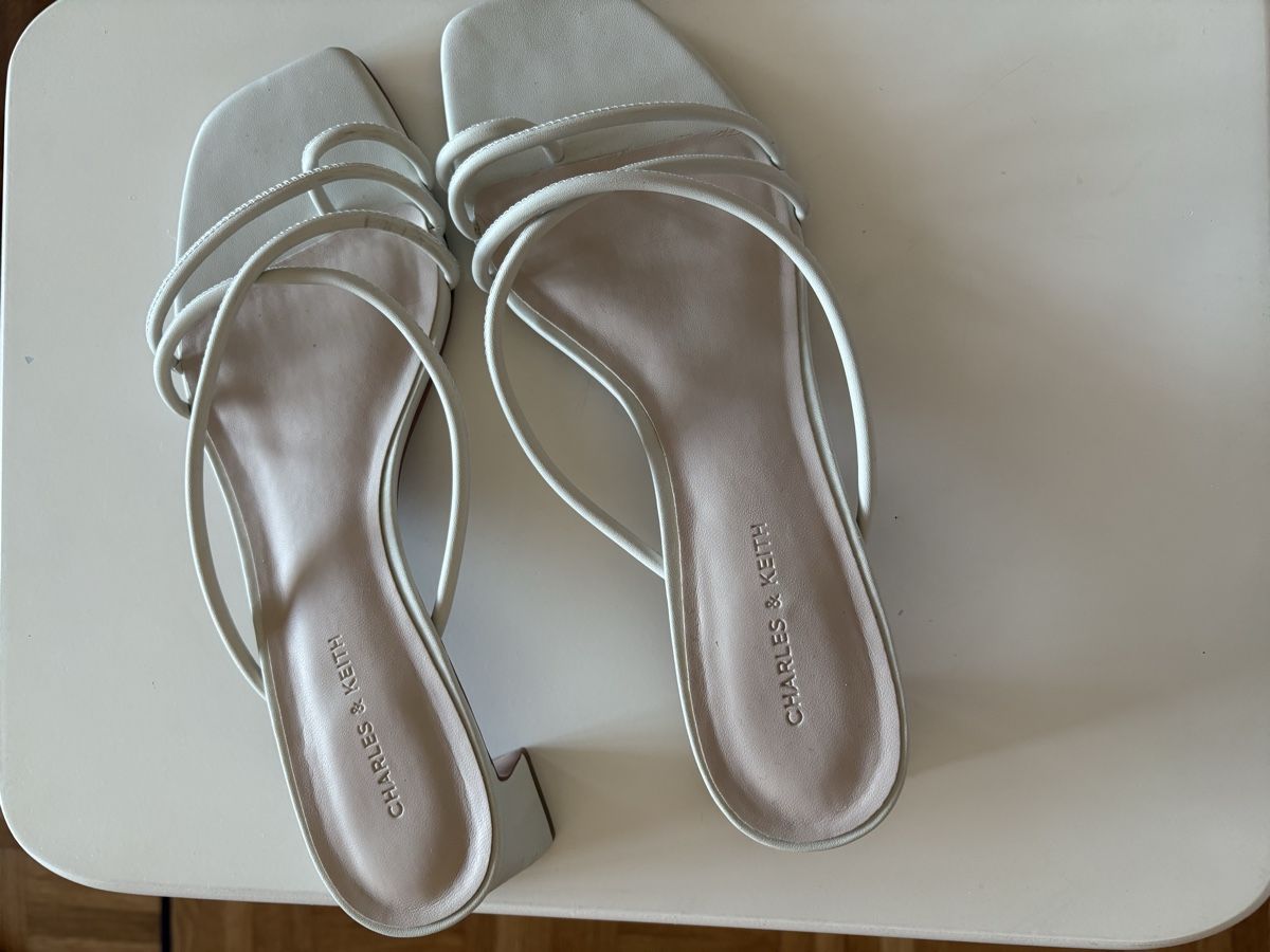 Damenschuhe: White leather sandals – Gebraucht aus Genève von mar_dt67 1