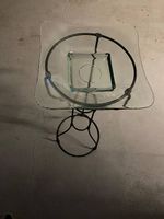 Dekorative Glasschale mit Metallständer