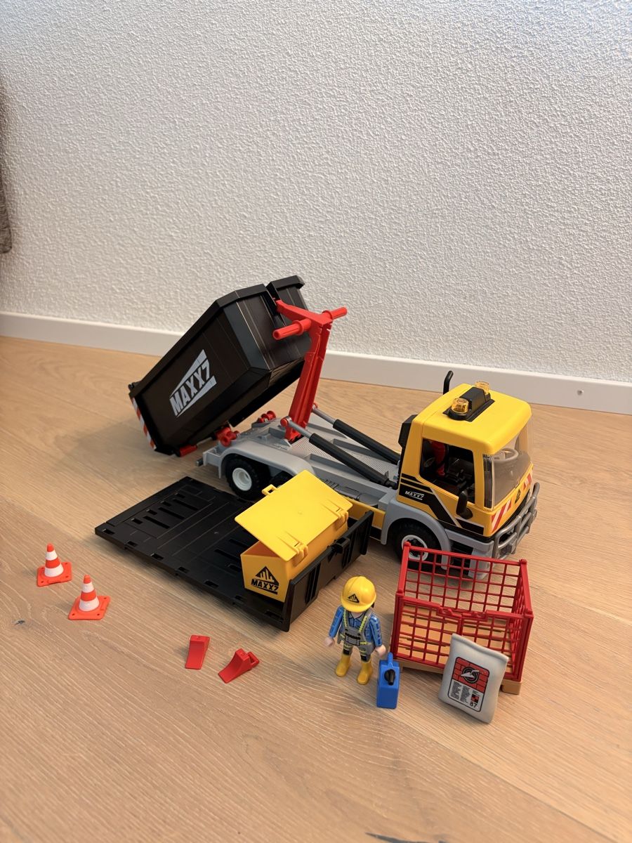 Playmobil Spielzeuge: Playmobil LKW mit Zubehör – Gebraucht aus Muri AG von Michael_Kueng 1