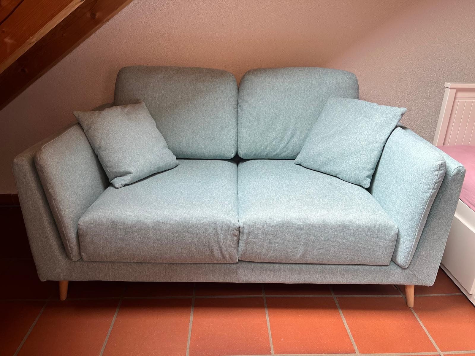 Conforama Sofas: Gemütliches 2er Sofa in türkis – Neu (gemäss Beschreibung) aus Oberwangen TG von Summerlove4ever