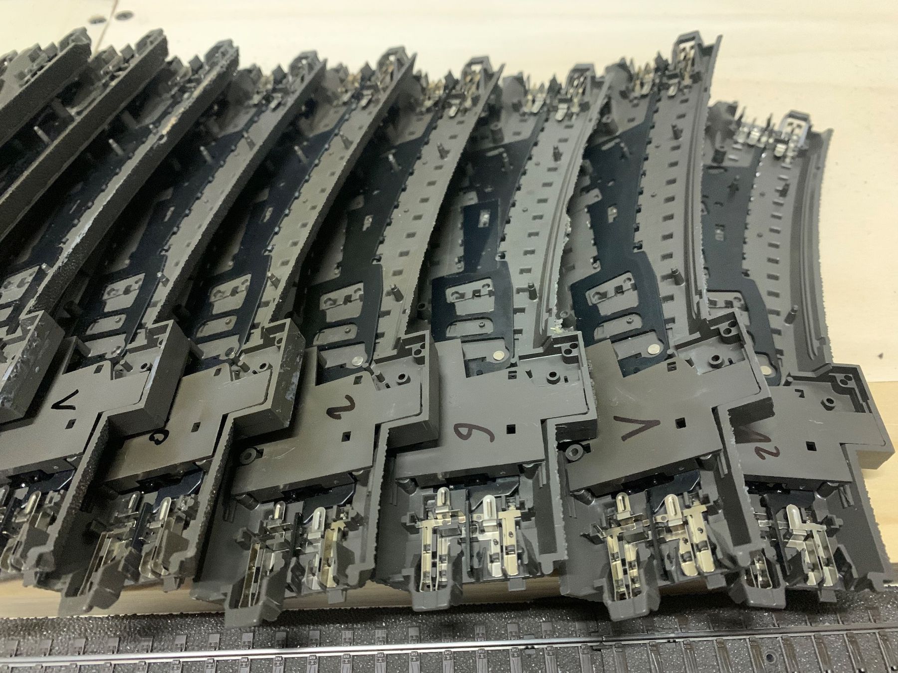 Märklin Modelleisenbahnen: Märklin 24611 Weichen Set links - 15 Stück – Gebraucht aus Mettmenstetten von Superwaelti 4